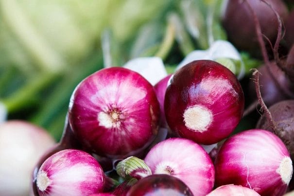 raw red onions